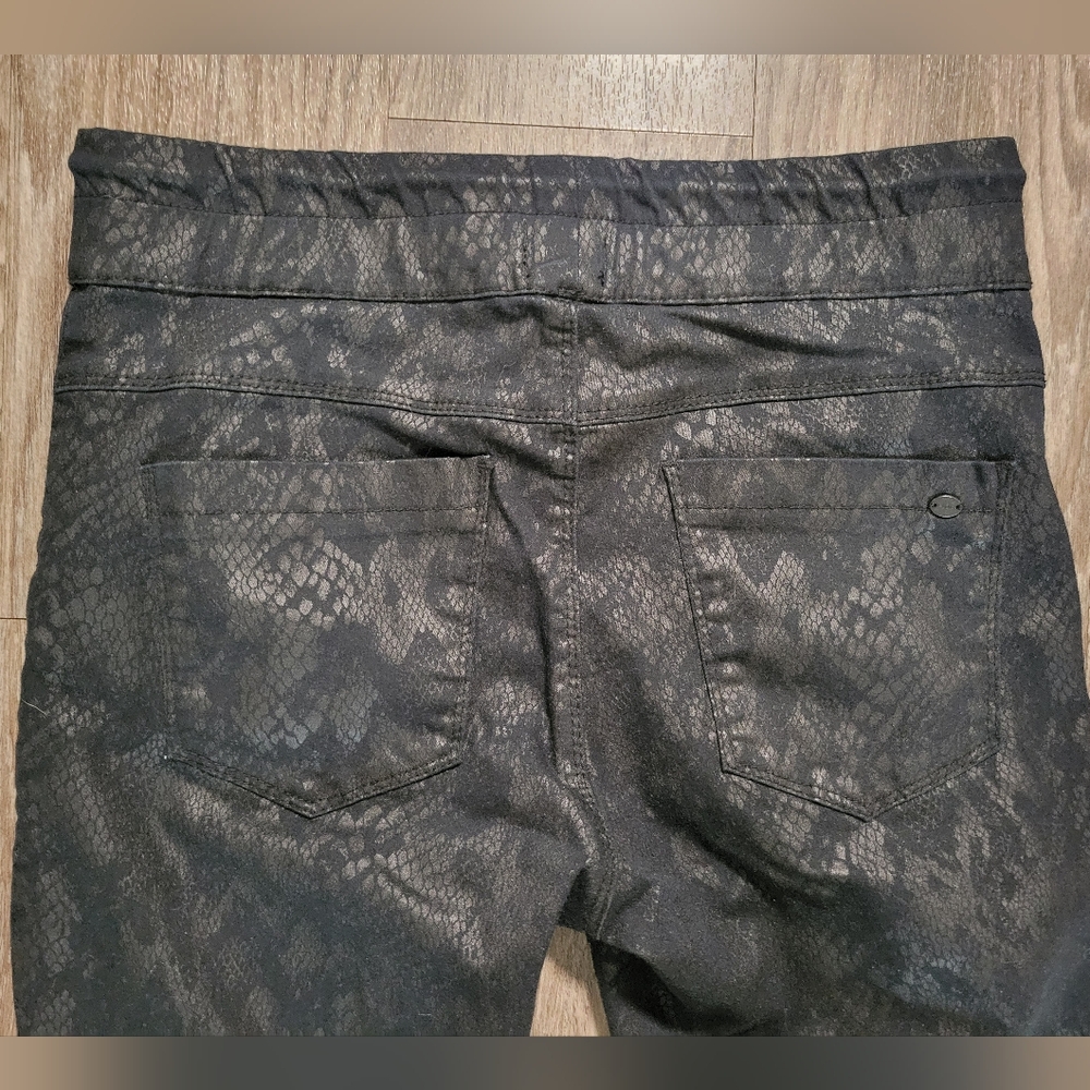 Bevy Flog Shely Snakeskin Python Print Pull On Dr… - image 8